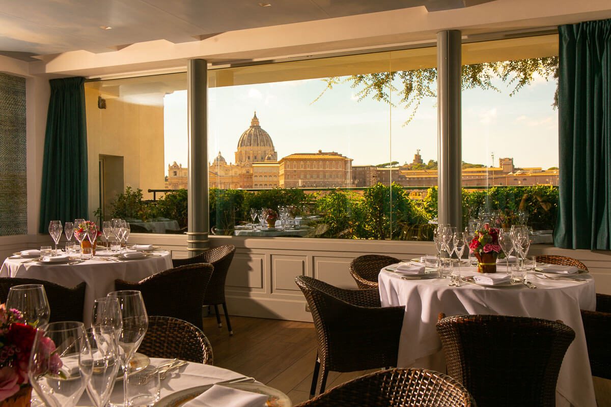 ristorante-les-etoiles-Saletta-interna-con-vista